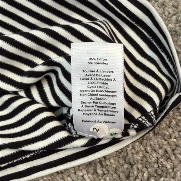 Talbots NWT Sp black and white dress with pretty ruffles at the v-neck. - Picture 7 of 7